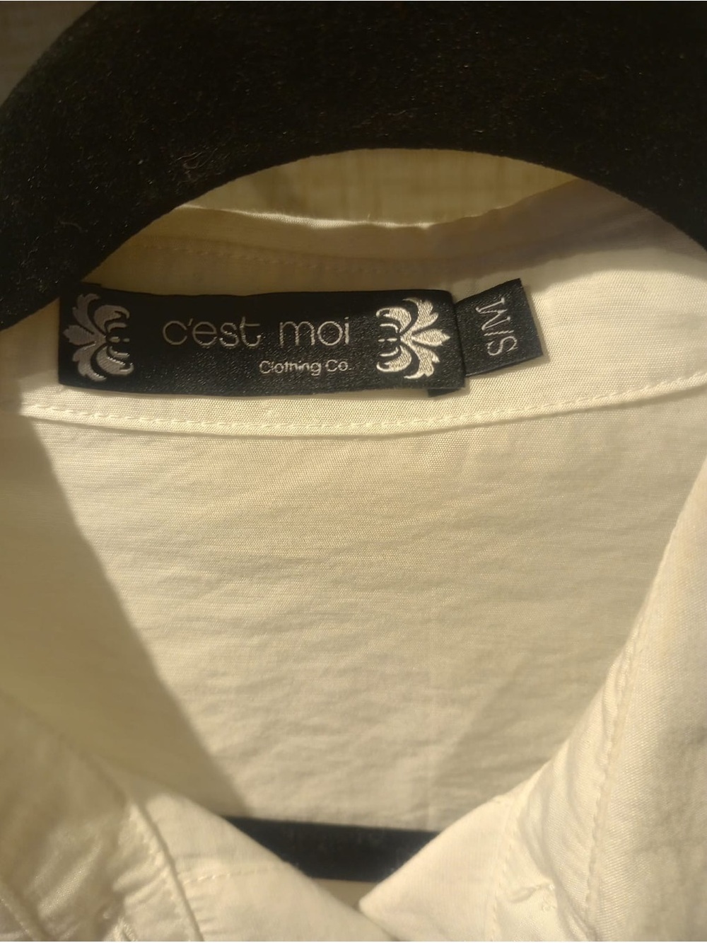 Relaxed White Button-Up Pocket Blouse — Lightweight Everyday Shirt - Picture 3 of 8